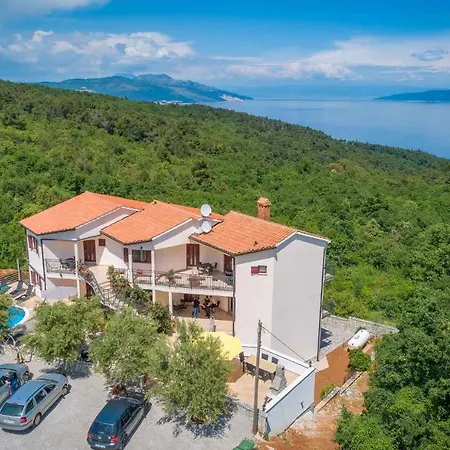 1 Apartment