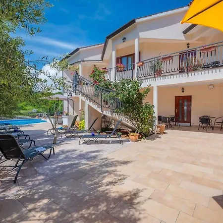 1 Apartment