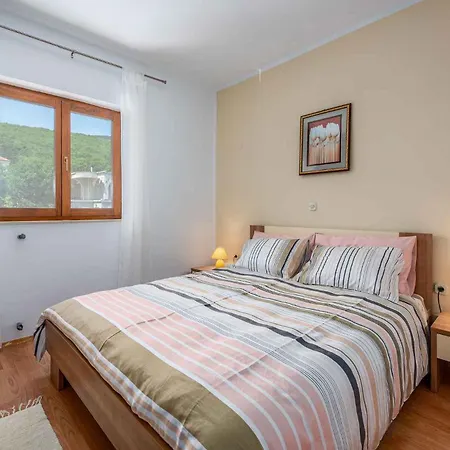 Apartamento 1 *